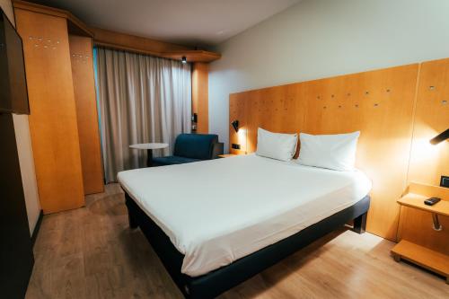 Habitación Doble Estándar - 2 camas del hotel Ibis Alcalá De Henares La Garena. Foto 4