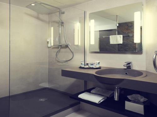 Habitación Doble Superior del hotel Mercure Paris Porte De Pantin. Foto 4