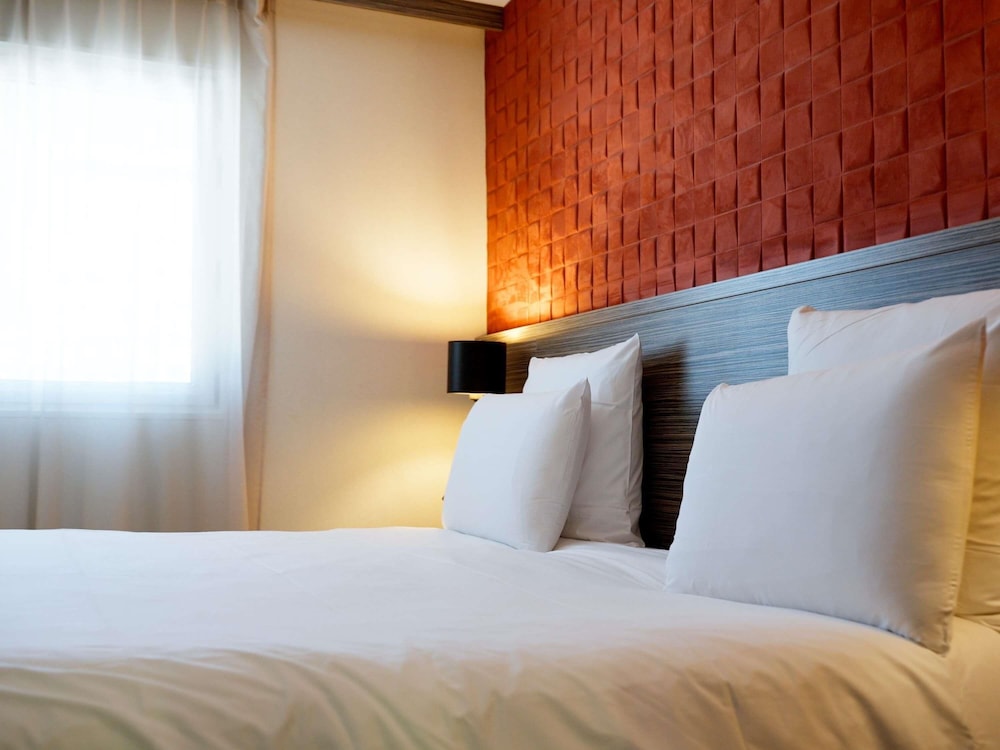 Habitación Clásica con 1 cama doble del hotel Mercure Paris Porte De Pantin. Foto 7