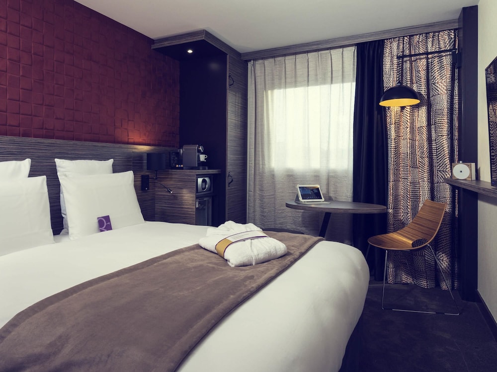 Habitación Privilege con cama doble del hotel Mercure Paris Porte De Pantin