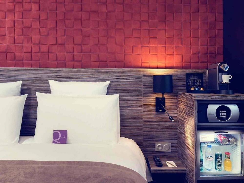 Habitación Privilege con cama doble del hotel Mercure Paris Porte De Pantin. Foto 7