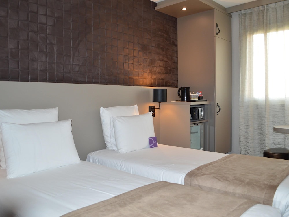 Habitación Privilege con camas individuales del hotel Mercure Paris Porte De Pantin. Foto 1