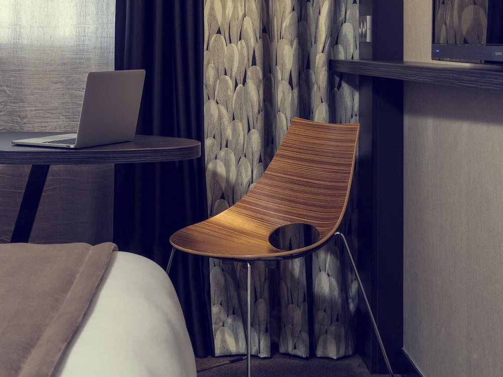 Habitación Privilege con camas individuales del hotel Mercure Paris Porte De Pantin. Foto 6