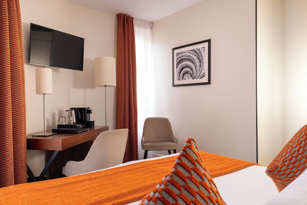 Habitación superior, habitaciones comunicadas del hotel Elysées Bassano. Foto 6