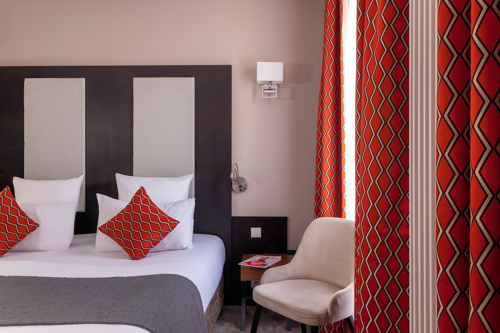 Habitación doble superior del hotel Elysées Bassano. Foto 3