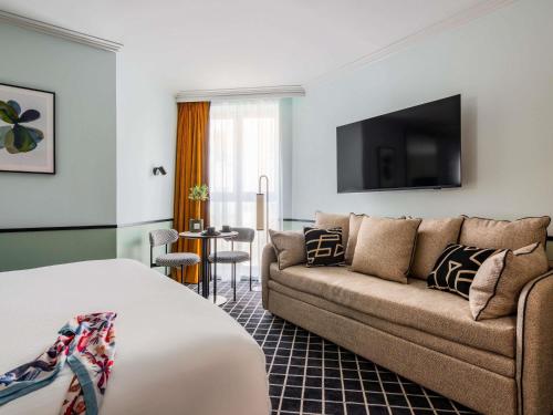 Habitación Doble Deluxe con Sofá del hotel Faubourg Galant Paris - Handwritten Collection