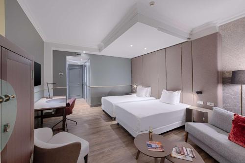 Habitación Doble Superior XL con cama supletoria - 1 o 2 camas del hotel Nh Collection Milano Porta Nuova. Foto 1