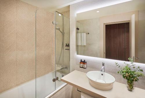 Suite Junior con vistas del hotel NH Alicante. Foto 3
