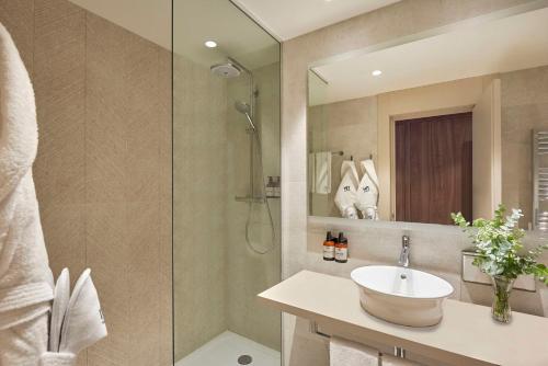 Suite Junior con vistas del hotel NH Alicante. Foto 4