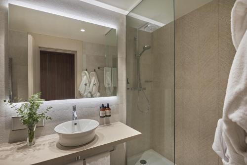 Suite Junior con vistas del hotel NH Alicante. Foto 7