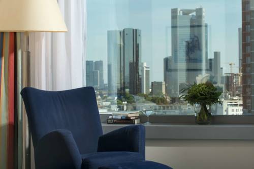 Habitación Doble Superior Skyline del hotel Maritim Frankfurt. Foto 1