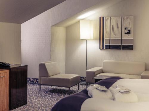 Habitación Privilege con cama extragrande del hotel Mercure Wiesbaden City. Foto 5