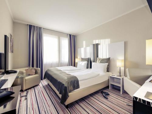 Habitación Estándar - Cama extragrande del hotel Mercure Wiesbaden City. Foto 7