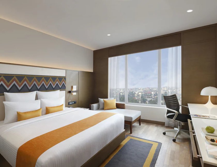 Habitación doble 1 Cama king Business del hotel Novotel Guwahati Gs Road. Foto 10