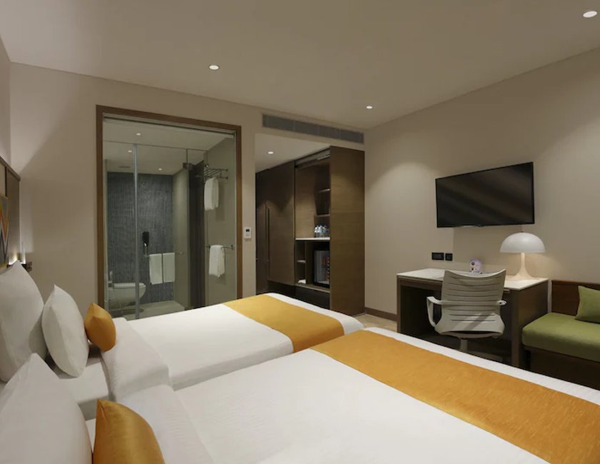 Habitación doble Business 2 Camas individuales del hotel Novotel Guwahati Gs Road. Foto 1