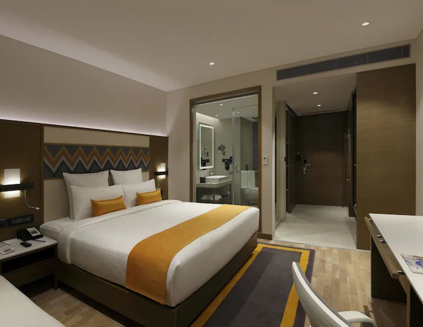 Habitación doble Superior 1 Cama king del hotel Novotel Guwahati Gs Road. Foto 1