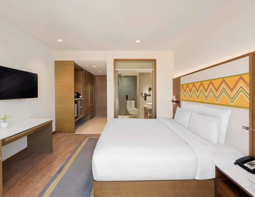 Habitación doble Superior 1 Cama king del hotel Novotel Guwahati Gs Road. Foto 5