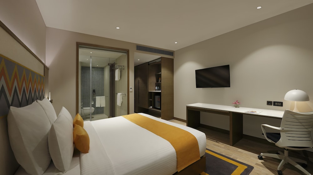 Habitación Superior con cama king size del hotel Novotel Guwahati Gs Road. Foto 2