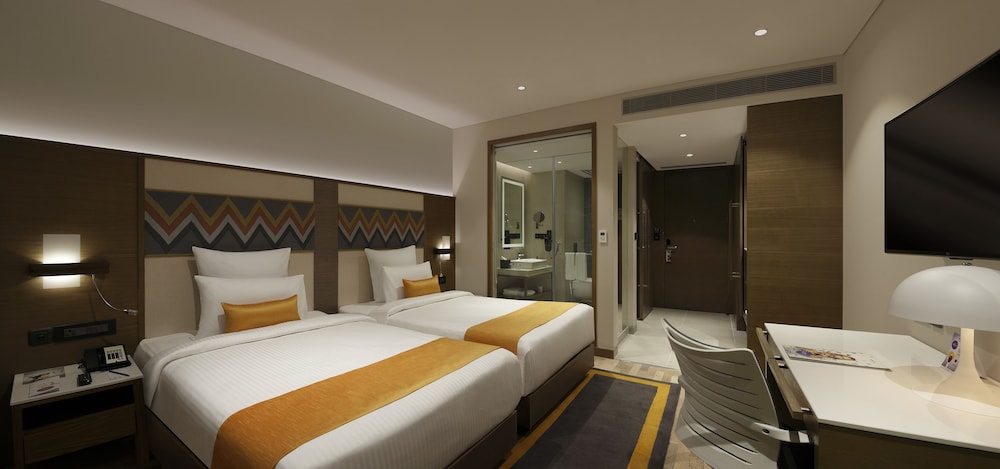 Habitación superior con 2 camas individuales del hotel Novotel Guwahati Gs Road. Foto 2