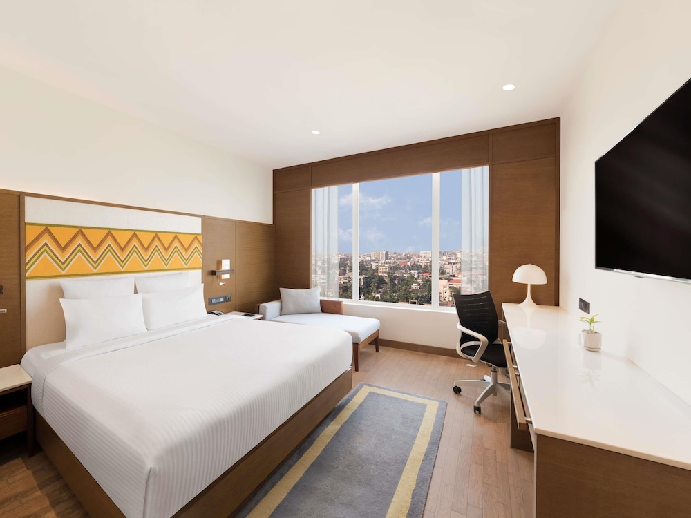 Habitación Ejecutiva King con horas de cóctel gratuitas de 18:00 a 20:00 h del hotel Novotel Guwahati Gs Road. Foto 8
