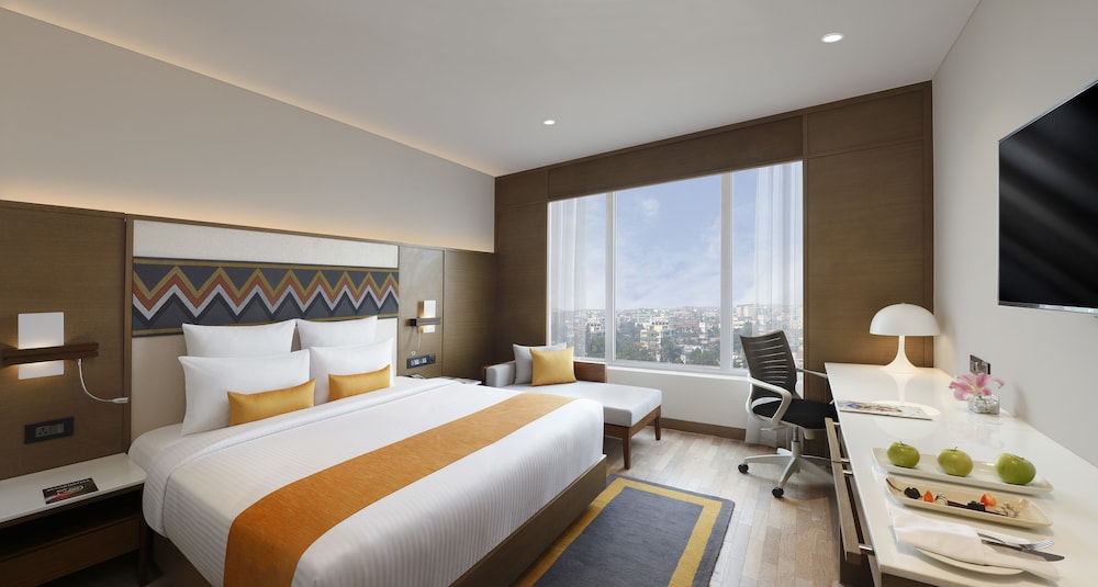 Habitación Ejecutiva King con horas de cóctel gratuitas de 18:00 a 20:00 h del hotel Novotel Guwahati Gs Road. Foto 10