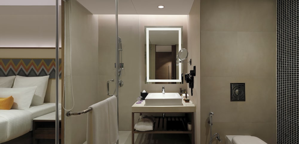 Habitación Ejecutiva 2 Camas Individuales Vistas a la ciudad HORAS DE CÓCTEL GRATUITAS 18:00 - 20:00 HRS del hotel Novotel Guwahati Gs Road. Foto 6