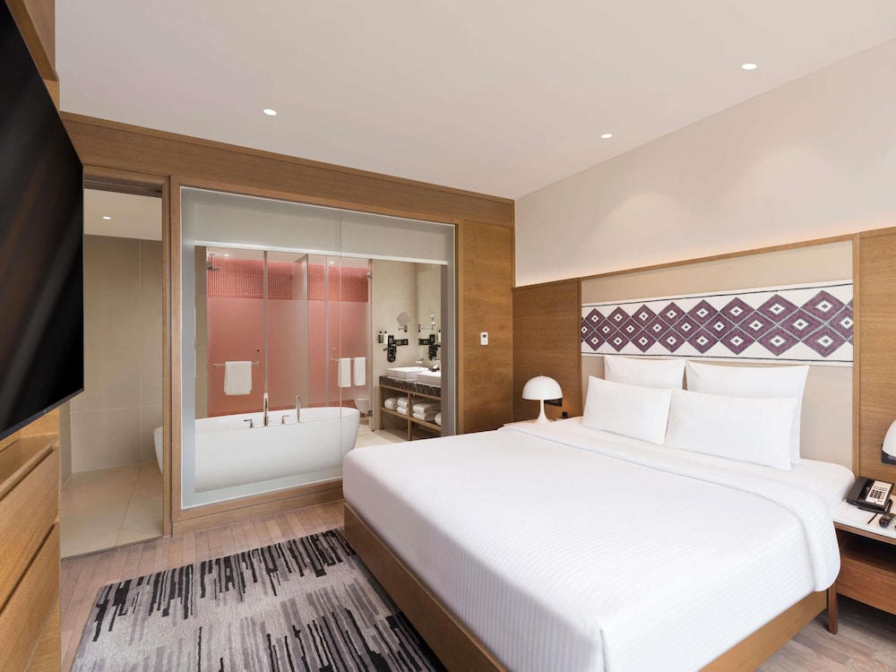 Suite Superior con horas de cóctel gratuitas de 18:00 a 20:00 h del hotel Novotel Guwahati Gs Road