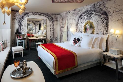 Emblemática Alexandria con cama extragrande del hotel Sahara Las Vegas. Foto 3