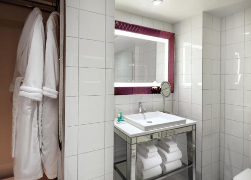 Deluxe Alexandria con cama extragrande del hotel Sahara Las Vegas. Foto 3