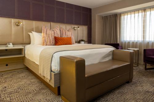 Habitación de estilo Marra con vistas al centro - 1 cama extragrande del hotel Sahara Las Vegas. Foto 4