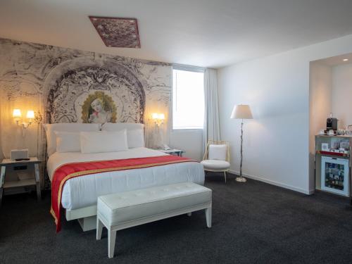 Suite Alexandria con cama extragrande del hotel Sahara Las Vegas. Foto 1