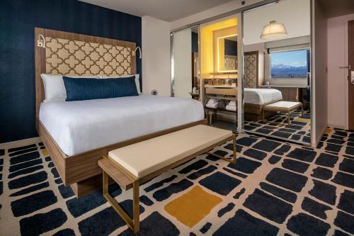 Suite Junior Blanca del hotel Sahara Las Vegas. Foto 1