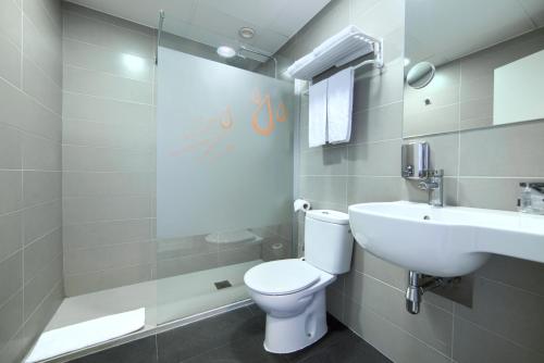 Habitación Doble con Terraza del hotel Luze El Villa. Foto 3