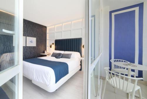 Habitación Doble Deluxe con terraza del hotel Luze El Villa. Foto 3