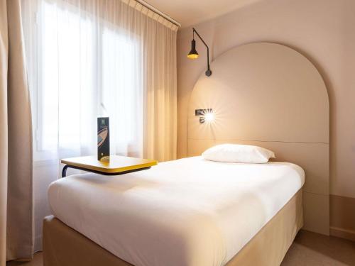 Habitación estándar con una cama individual del hotel Ibis Styles Marseille Centre Prado Castellane. Foto 1