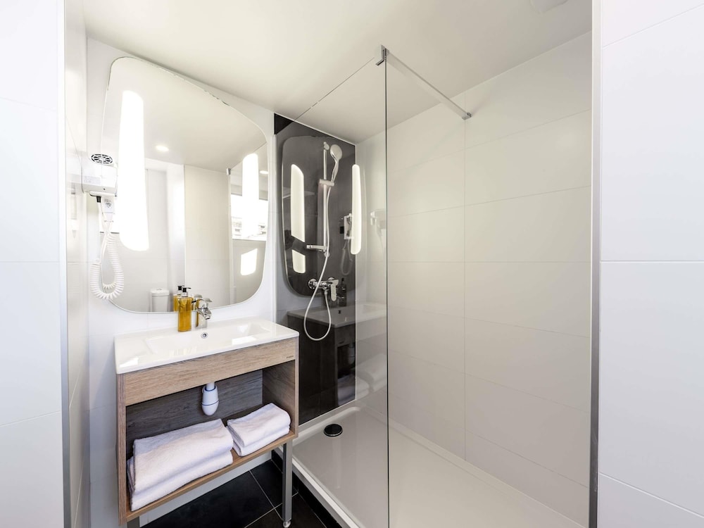 Habitación Estándar con 1 cama doble del hotel Ibis Styles Marseille Centre Prado Castellane. Foto 6