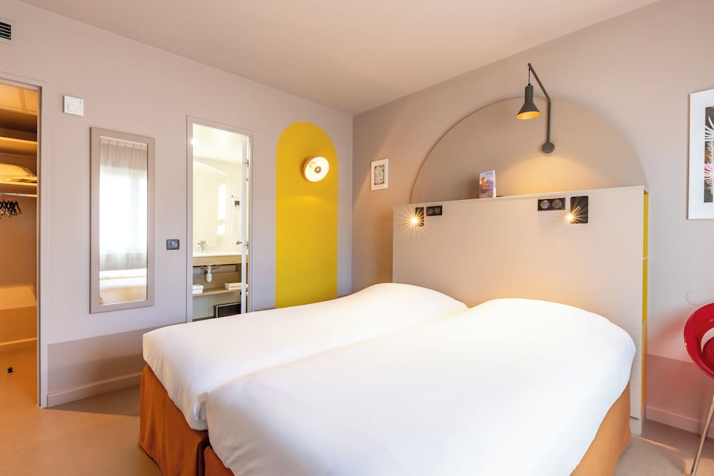 Habitación estándar con dos camas individuales del hotel Ibis Styles Marseille Centre Prado Castellane. Foto 1