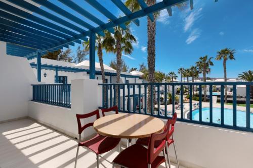 Apartamento con vistas a la piscina del hotel Thb Tropical Island. Foto 1