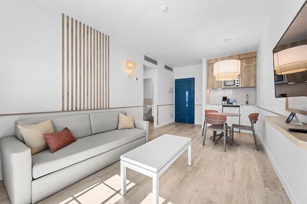 Apartamento Vista Piscina 1 habitación Sofá Cama incluido 2 Camas individuales kitchenette Agradable del hotel Thb Tropical Island. Foto 5