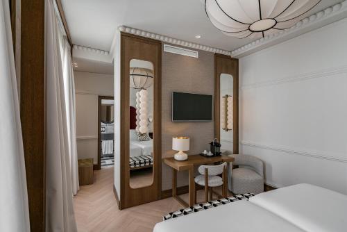 Habitación Doble Superior con balcón y vistas al Barrio de las Letras del hotel Vincci Soho. Foto 2