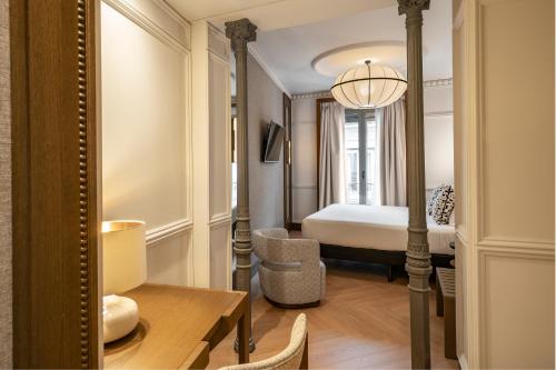 Habitación Doble Superior con balcón y vistas al Barrio de las Letras del hotel Vincci Soho. Foto 5