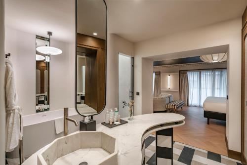 Suite Deluxe del hotel Vincci Soho. Foto 1