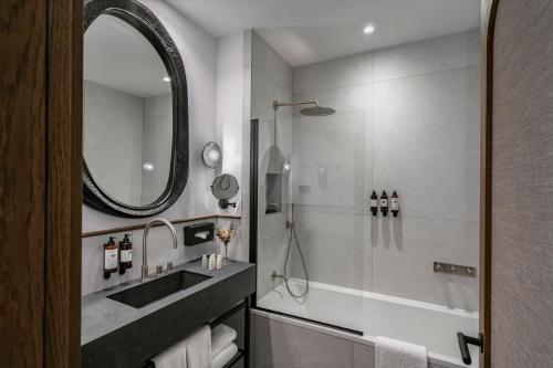 Suite Junior del hotel Vincci Soho. Foto 8