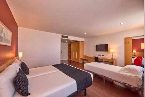 Habitación Familiar del hotel Civis Luz Castellón. Foto 2
