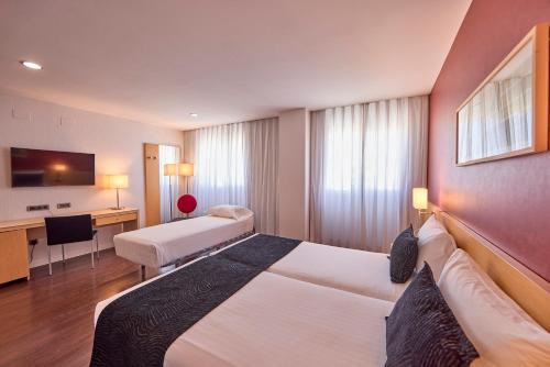 Habitación Familiar del hotel Civis Luz Castellón. Foto 5