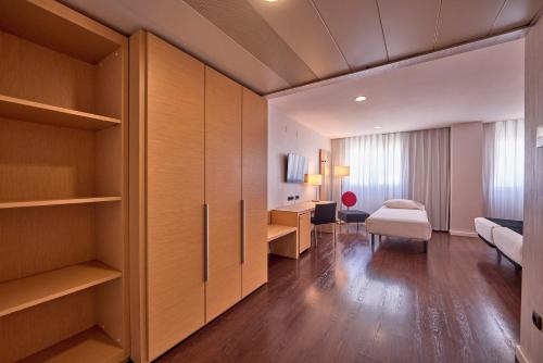 Habitación Triple del hotel Civis Luz Castellón. Foto 6