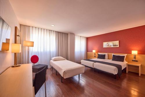 Habitación Triple del hotel Civis Luz Castellón. Foto 8