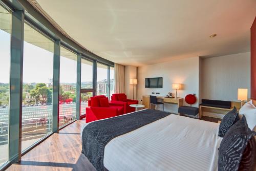 Habitación Doble Deluxe con cama extragrande y vistas a la ciudad del hotel Civis Luz Castellón. Foto 3