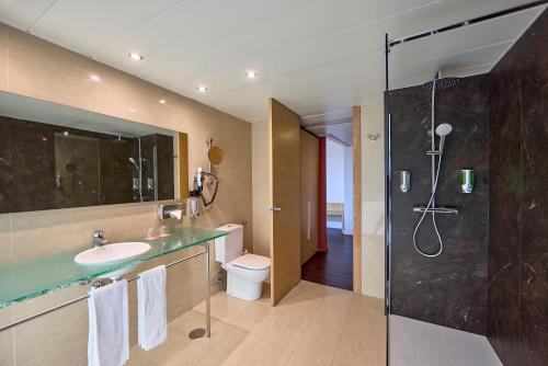 Habitación Doble Deluxe con cama extragrande y vistas a la ciudad del hotel Civis Luz Castellón. Foto 4