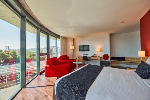 Habitación Doble Deluxe con cama extragrande y vistas a la ciudad del hotel Civis Luz Castellón. Foto 6